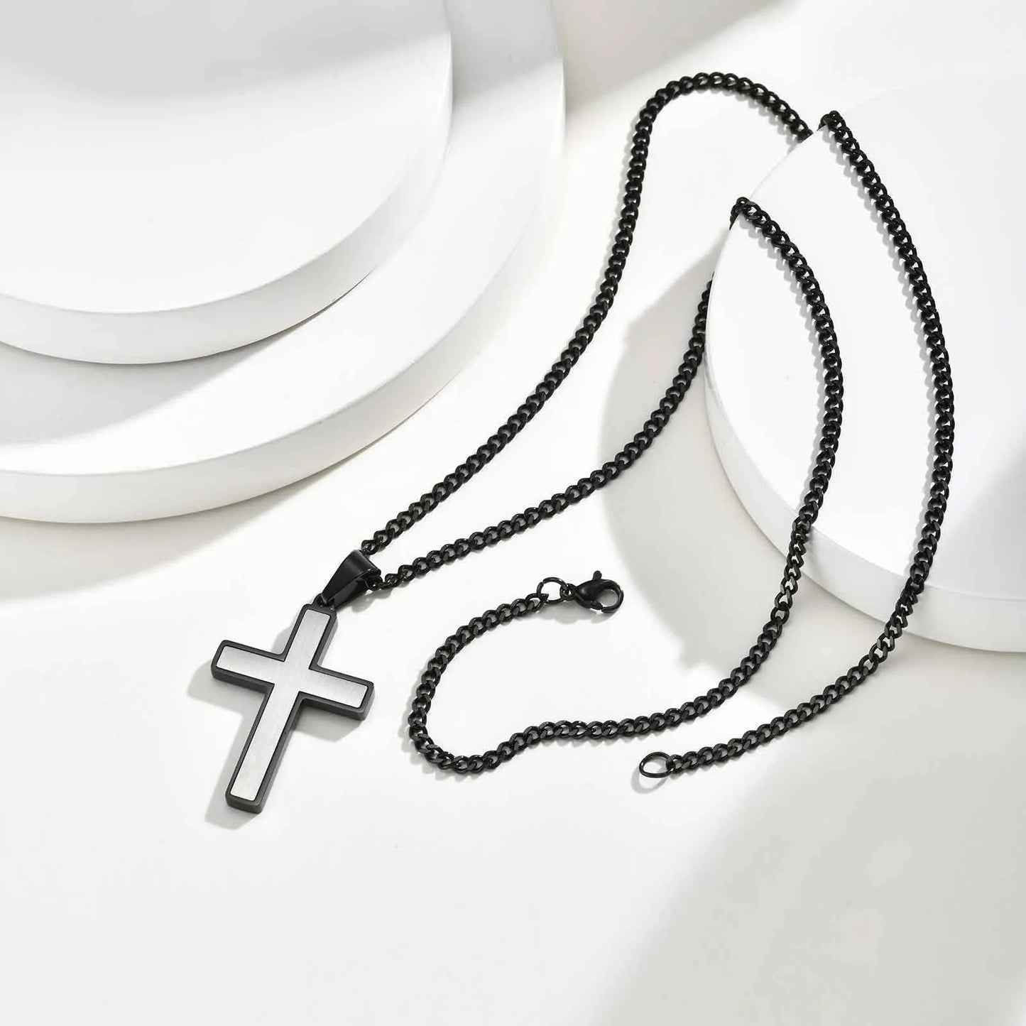 Collar con colgante de cruz en acero inoxidable estilo minimalista